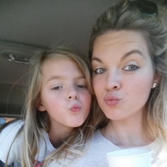 Meet your Posher, Candace - Picture 4 of 4